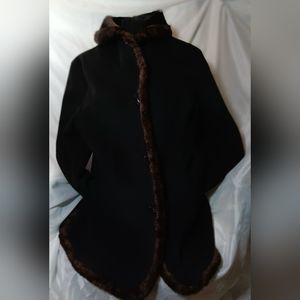 Elegant Jones New York half trench coate